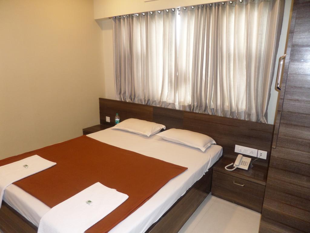 Sai Heera Residency Hotel Ширди Стая снимка