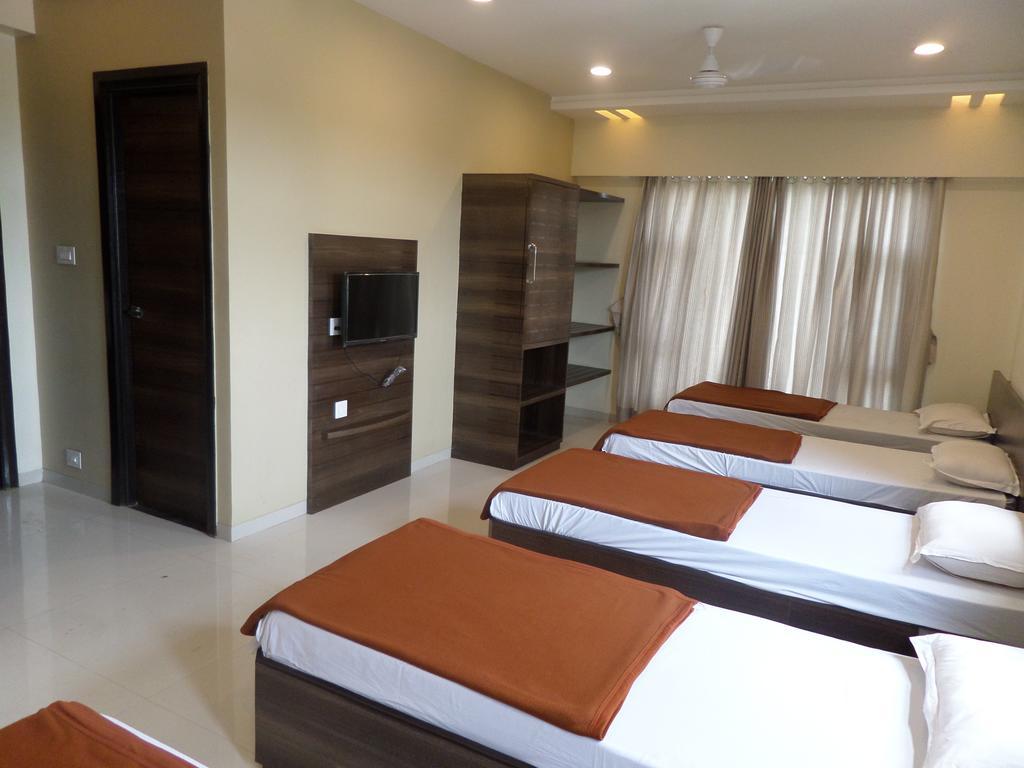 Sai Heera Residency Hotel Ширди Стая снимка