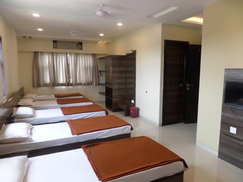 Sai Heera Residency Hotel Ширди Екстериор снимка