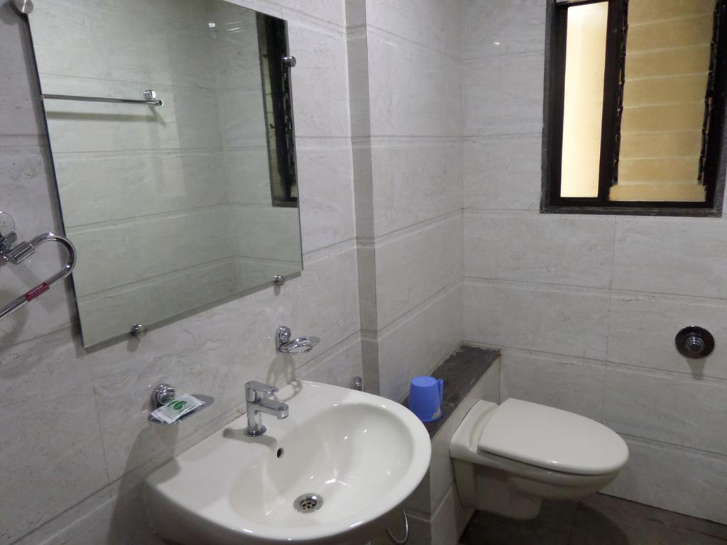 Sai Heera Residency Hotel Ширди Екстериор снимка