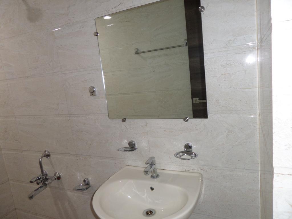 Sai Heera Residency Hotel Ширди Екстериор снимка