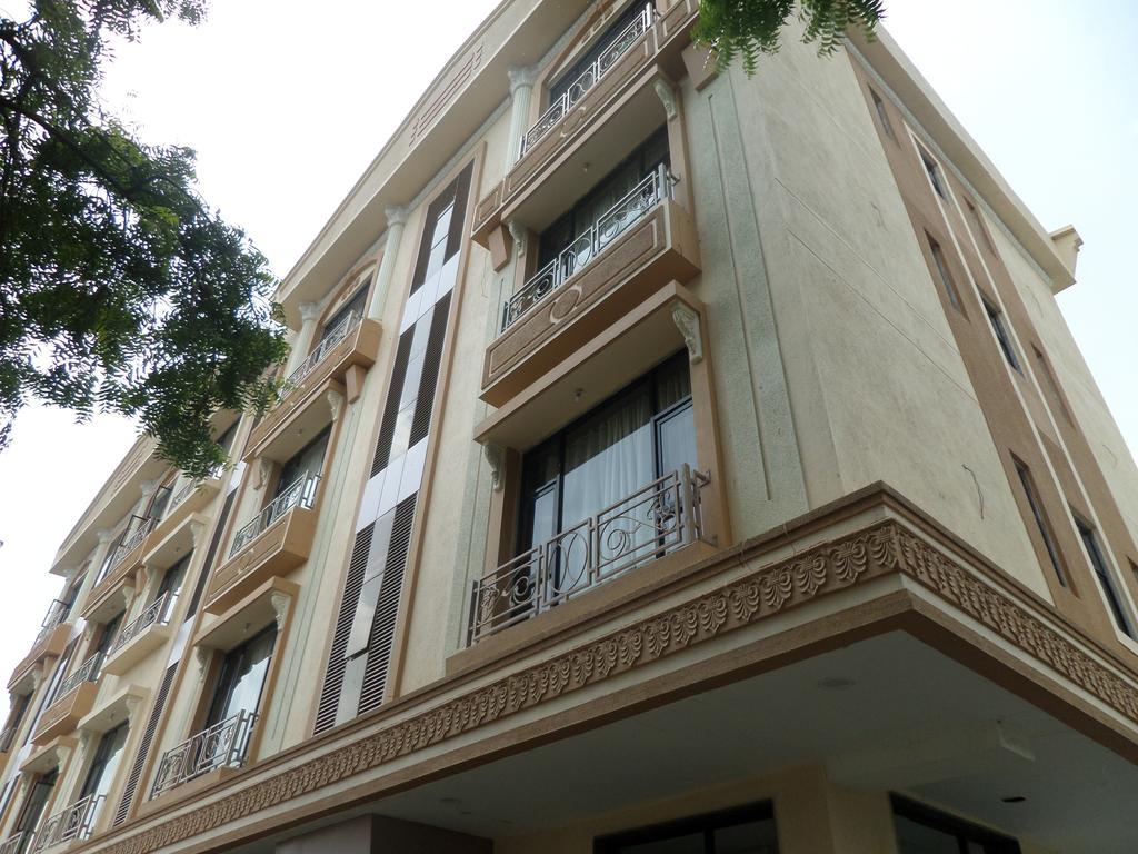 Sai Heera Residency Hotel Ширди Екстериор снимка