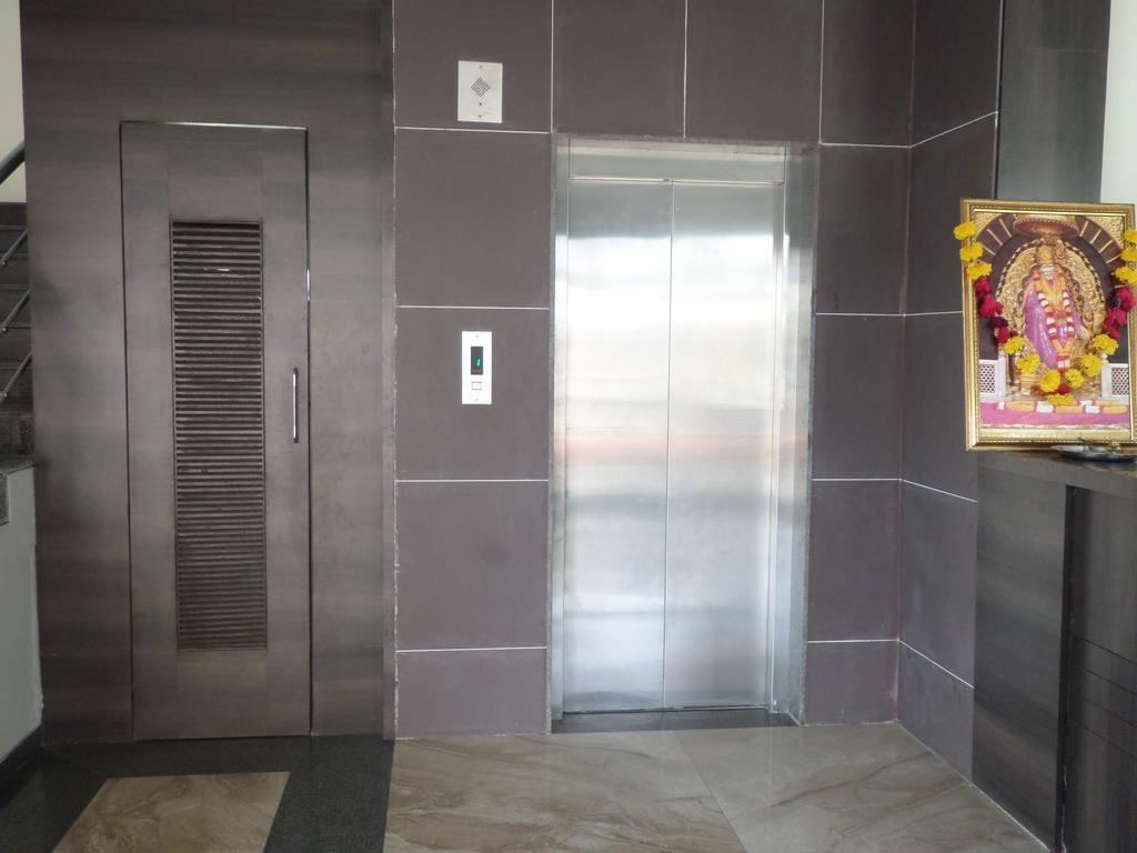 Sai Heera Residency Hotel Ширди Екстериор снимка