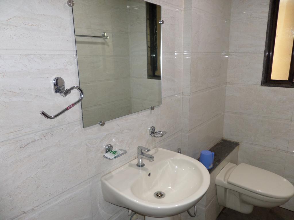 Sai Heera Residency Hotel Ширди Екстериор снимка