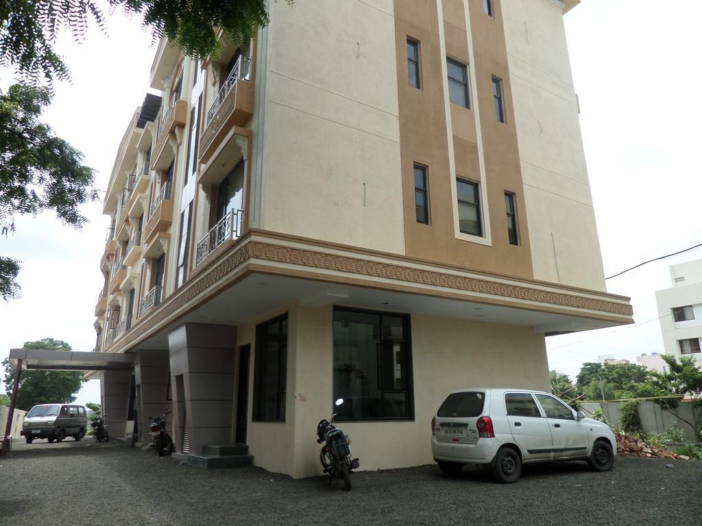 Sai Heera Residency Hotel Ширди Екстериор снимка