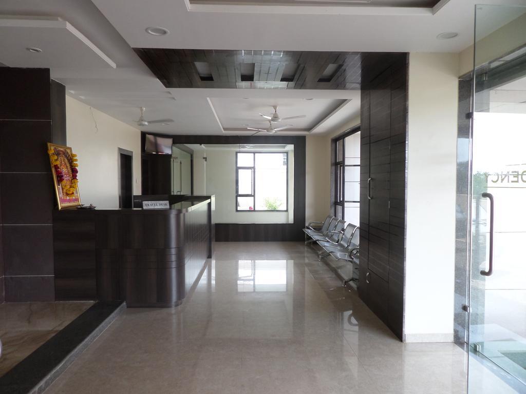Sai Heera Residency Hotel Ширди Екстериор снимка