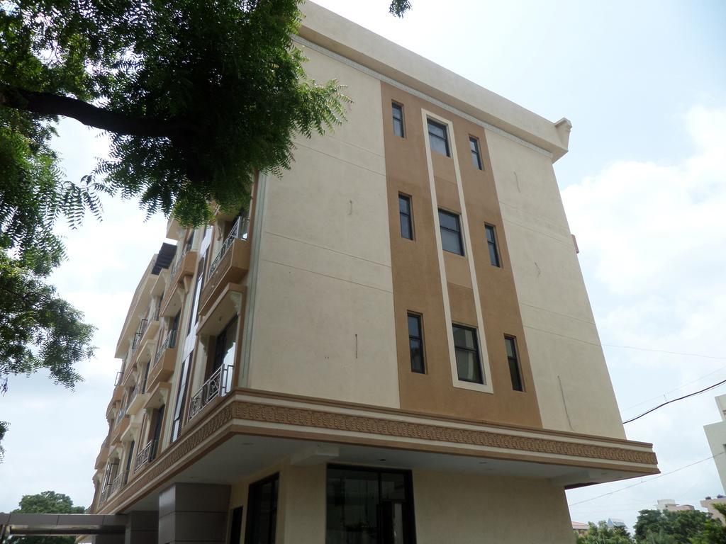 Sai Heera Residency Hotel Ширди Екстериор снимка